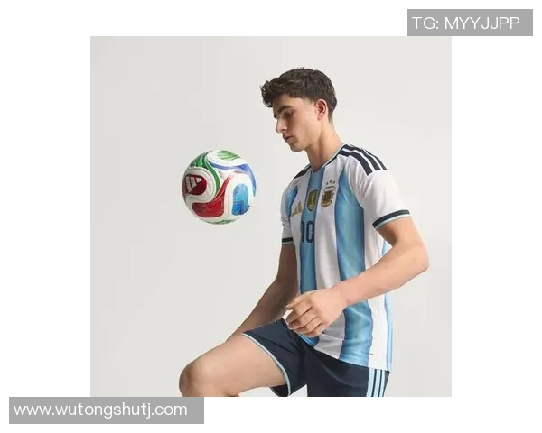 梅西足球明星风采尽显的时尚运动服装图片展示